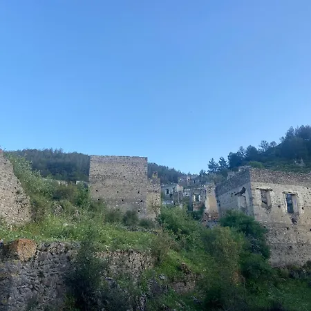 Traditional Greek Village House 페티예